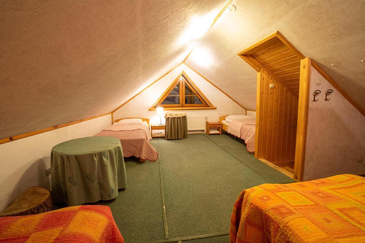 Bed and Breakfast Gosciniec Debowa Gazdowka Ustrzyki Dolne Exterior foto