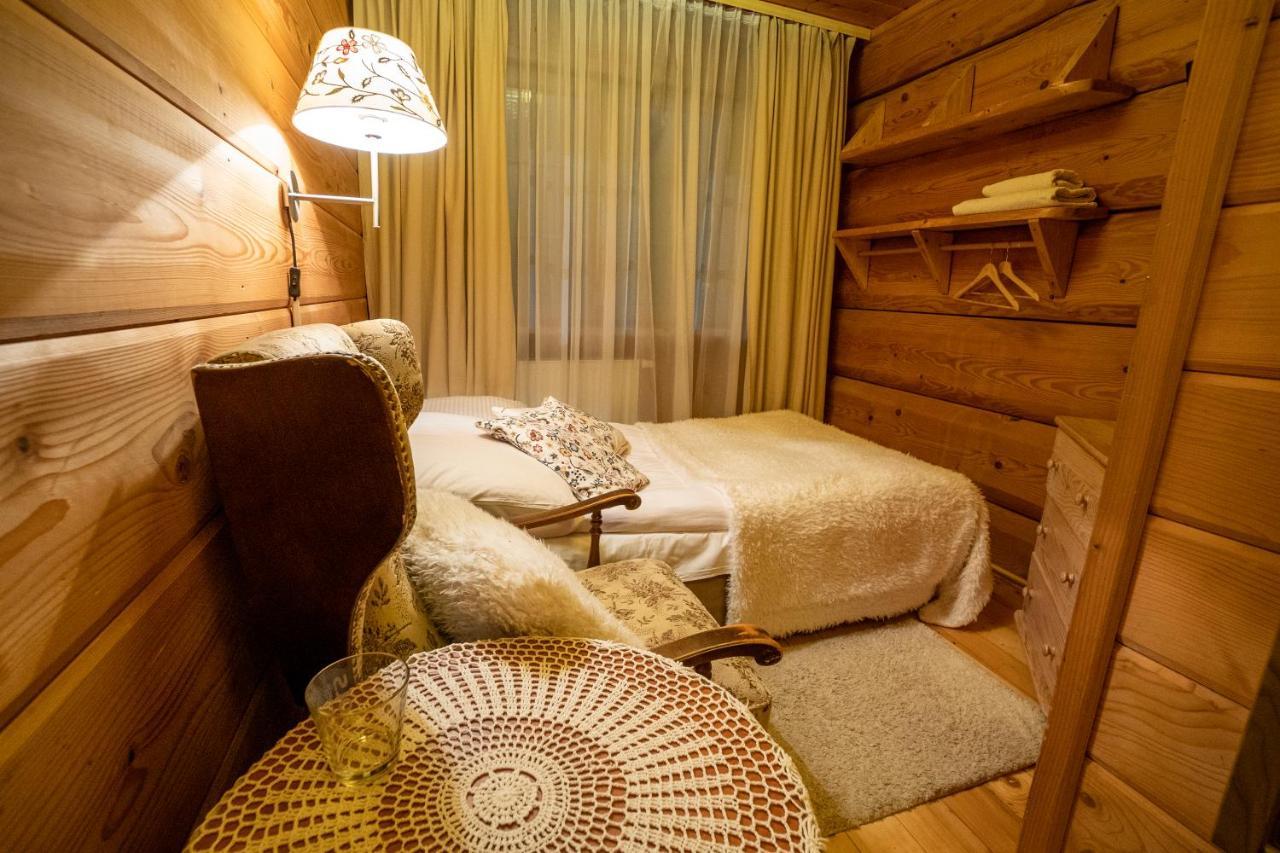 Bed and Breakfast Gosciniec Debowa Gazdowka Ustrzyki Dolne Exterior foto