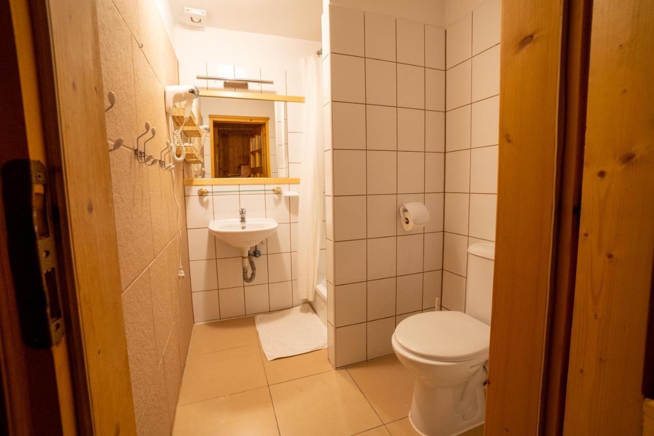 Bed and Breakfast Gosciniec Debowa Gazdowka Ustrzyki Dolne Exterior foto