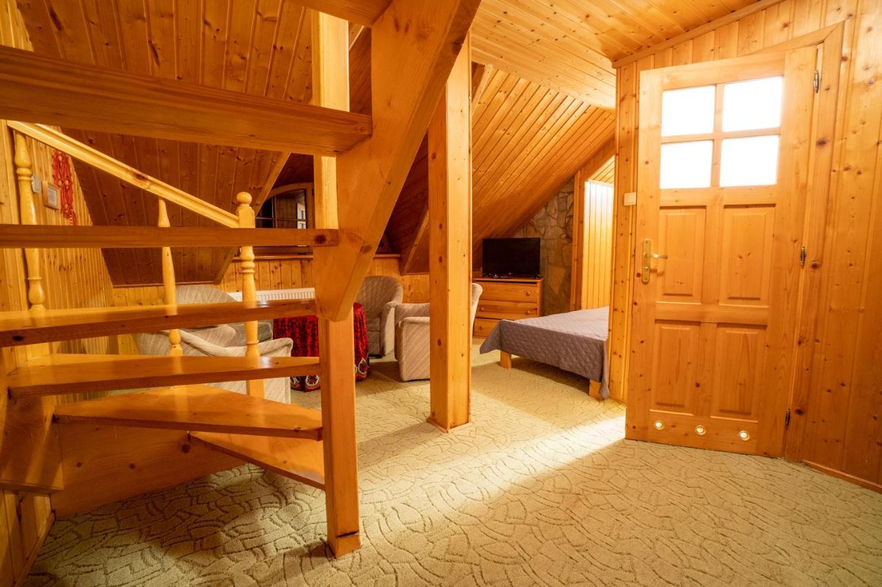 Bed and Breakfast Gosciniec Debowa Gazdowka Ustrzyki Dolne Exterior foto