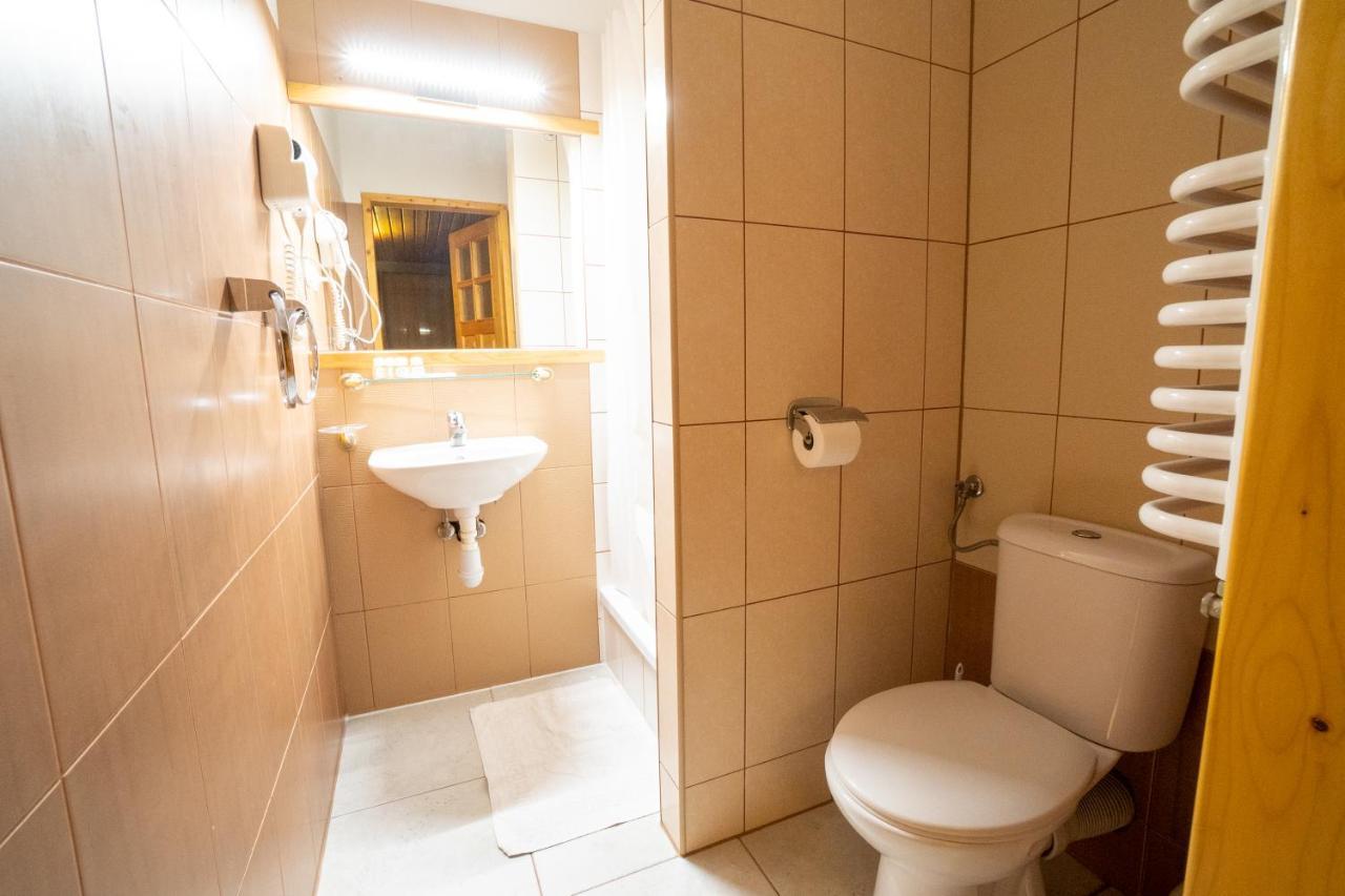 Bed and Breakfast Gosciniec Debowa Gazdowka Ustrzyki Dolne Exterior foto