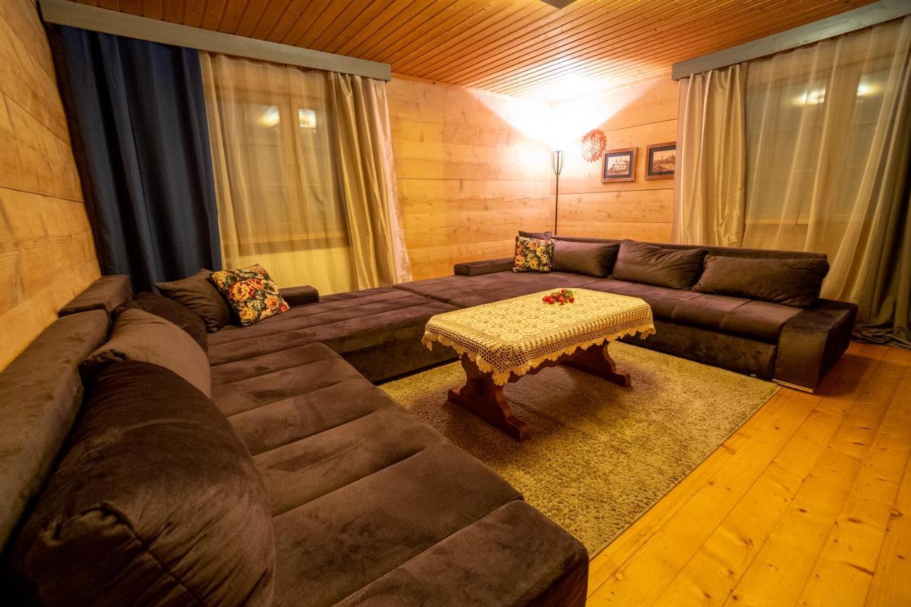 Bed and Breakfast Gosciniec Debowa Gazdowka Ustrzyki Dolne Exterior foto